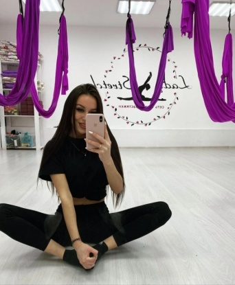 Я креативная и нежная индивидуалка с богатым опытом. Встречусь с тобой в уютной атмосфере, где ты сможешь отключиться от рутины и насладиться моими услугами. У меня множество возможностей, которые помогут реализовать все твои желания. Мои отзывы говорят о моем профессионализме и незабываемых встречах. Фото - подтверждение моей реальности и привлекательности. Расскажи мне свои фантазии, и я сделаю все, чтобы они сбылись. Я жду встречи с тобой в Москве! 😉✨ Ксения